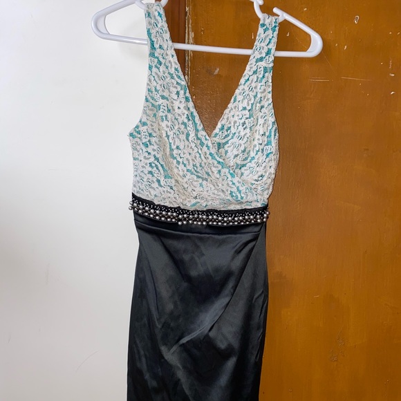 Dress - Picture 6 of 8